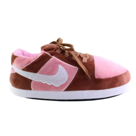 Chausson Sneakers Nike Dunk Low Marron et Rose : L'Harmonie Créative de la Collaboration Stüssy x Dunk Low Pro SB