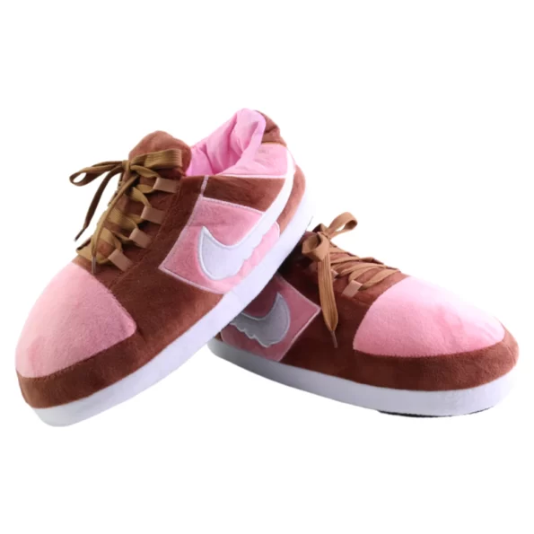 Chausson Sneakers Nike Dunk Low Marron et Rose : L'Harmonie Créative de la Collaboration Stüssy x Dunk Low Pro SB